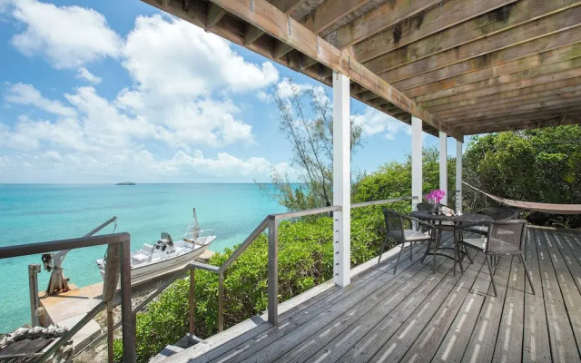 Seaside Sanctuary: Private Villa With Breathtaking Views