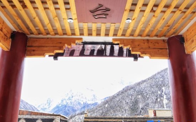 Adventure Yunsantai | Cloud Encounter Oxygen Snow Mountain View Luxury Lodging (Daocheng Yading) – Exterior – Daocheng