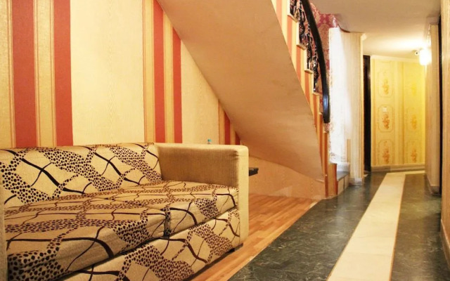 OYO 2407 Hotel Gera's M1