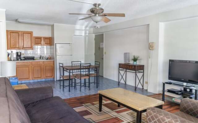 Waikiki Condo Rental - Hawaiian King