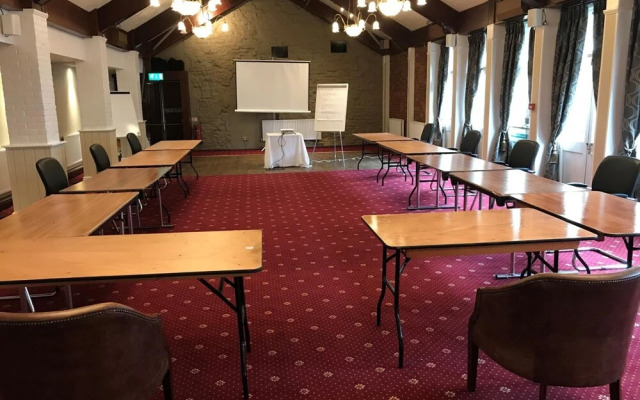 Cock Hotel Stony Stratford by Greene King Inns