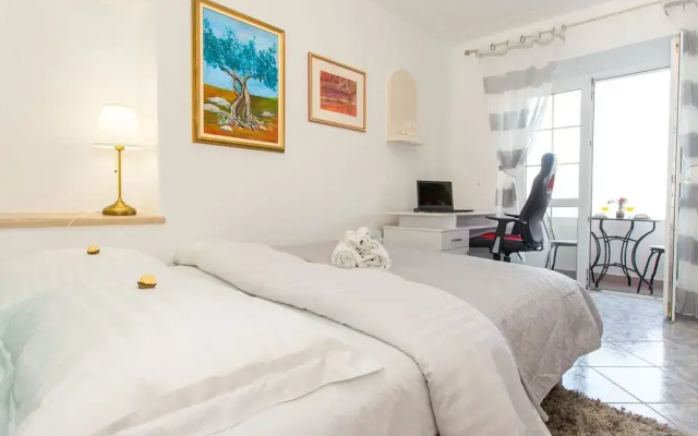 Apartments Tino- Two Bedroom Apartment With Balcony and Sea View