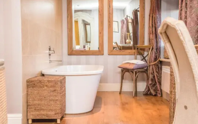 Shireburn Arms Hotel