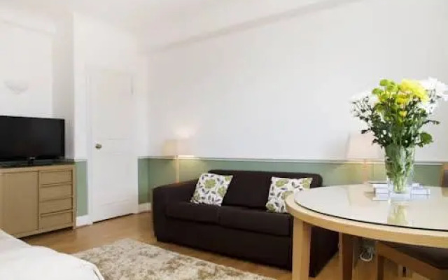 Sloane Avenue Apartment