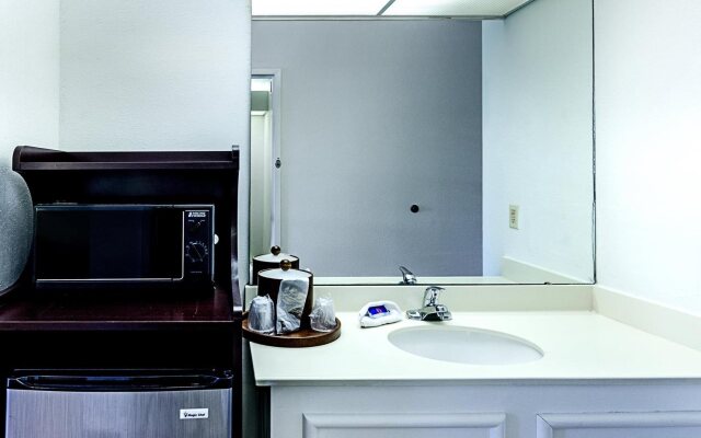 Travelodge by Wyndham Roanoke