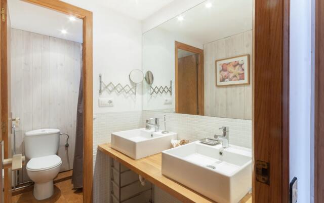 Luxury Apartment in L'Escala Catalonia with Beach Nearby