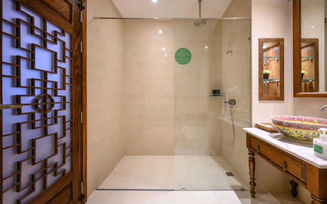 Woo Gallery and Boutique Hotel