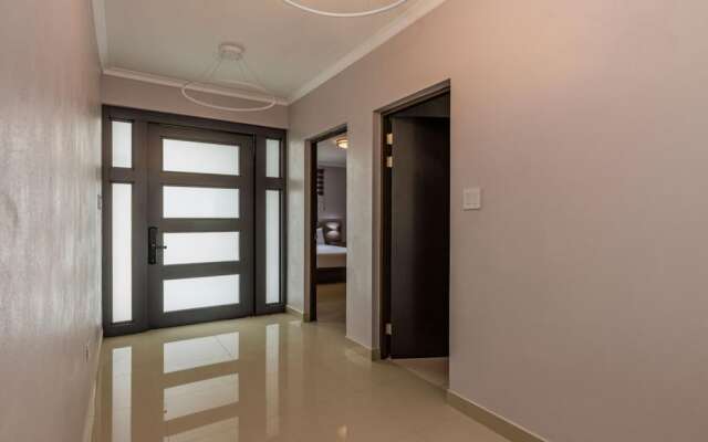 NEW 6BR Villa w Pool Across Street Palmbeach