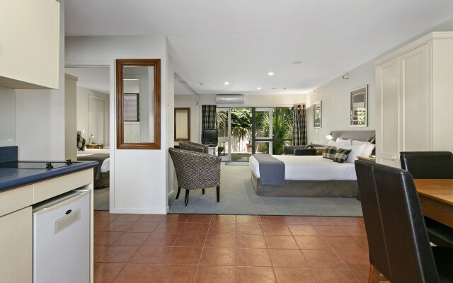 Baycrest Lodge