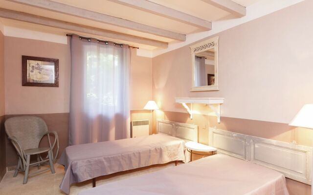 Rustic Cottage in Oppede With Shared Pool