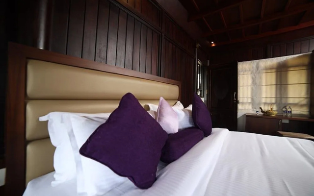 Contour Island Resort & Spa