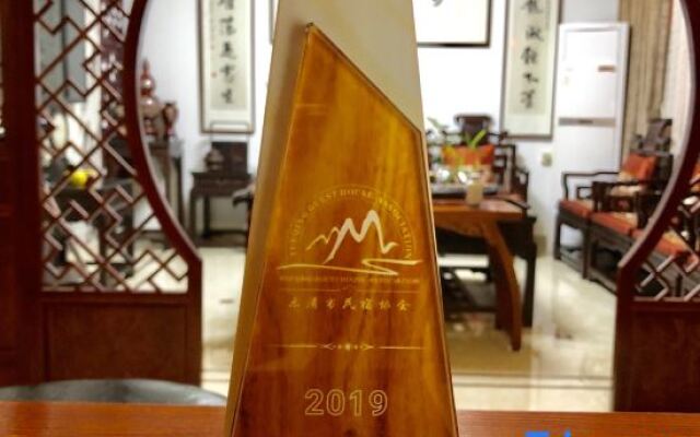 Yaqiu Courtyard Featured Hostel