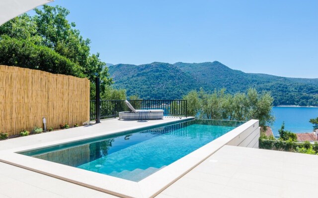 Awesome Home in Slano With Wifi and 5 Bedrooms