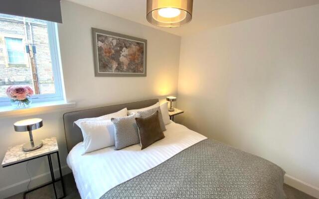 High Street, Stylish City Centre Apartment, 3 Bed