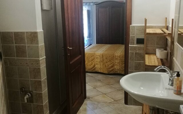 Portion of a Farmhouse With 30 Beds - 4 Apartments and 2 Rooms