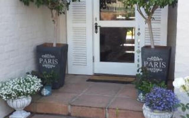 Three Oaks Bed  Breakfast