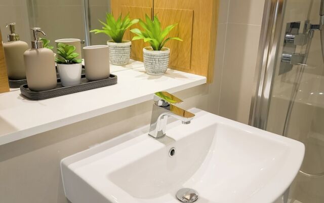 Captivating 1-bed Apartment in Slough With Kingbed
