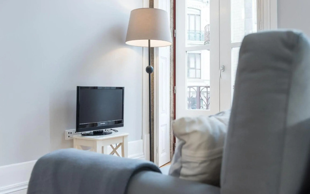 LovelyStay - Porto Windows with AC by central station