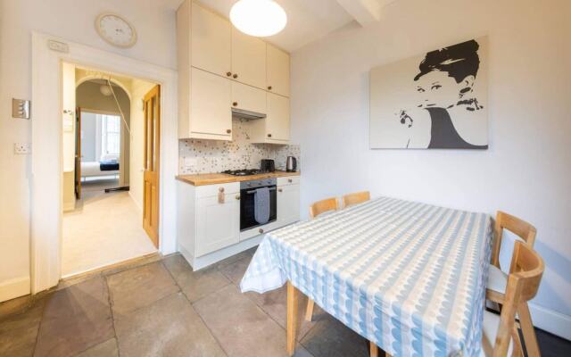 Beautiful 1 Bed Flat in Vibrant Stockbridge