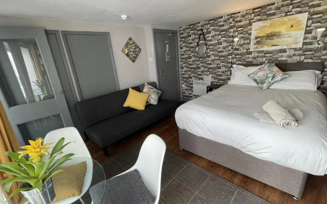Ei8ht Brighton Apartments