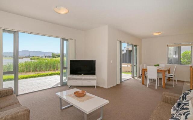 Lakeside Villa Retreat - Matarangi Downstairs Holiday Unit