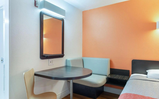 Motel 6 Houston, TX - East