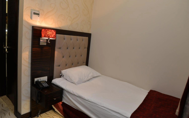 Golden Siyav Hotel