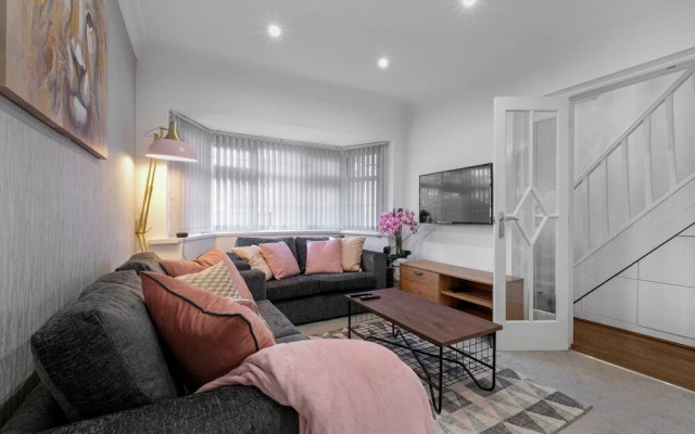 Delightful House 4 bed 2 bath  - Parking