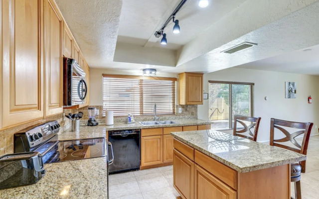 Outdoor Oasis: Family-Friendly Home In Scottsdale!