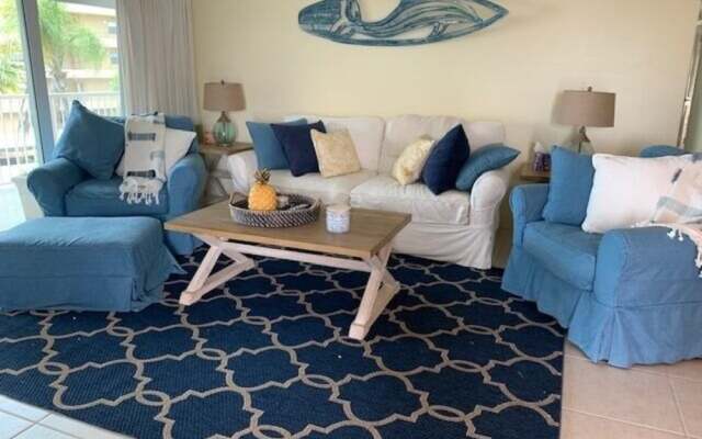 Jamaica Royale T32 - 2 Br Condo