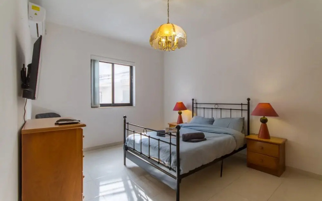 Cotswold Sea Apart With 3 bdr at Qawra