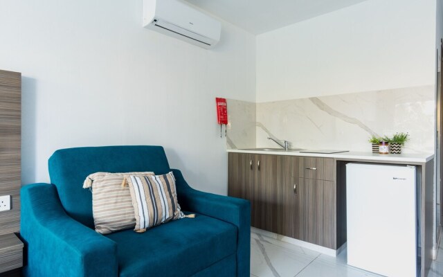 Rio Gardens - Bright Studio w Shared Pool