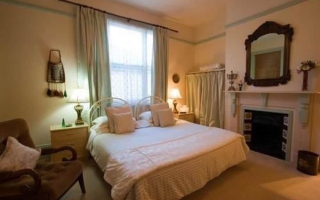 Merrebe's – Guest Rooms – Sandy Bay
