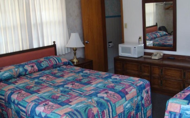 Colonial Motel