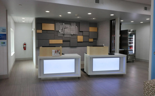 Holiday Inn Express & Suites Coffeyville by IHG