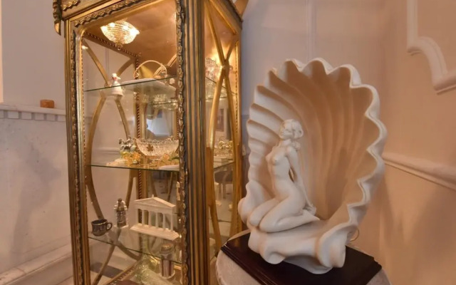 Royal Luxury Suite by Travel Pro Services