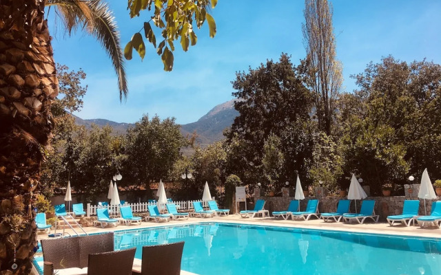 Yakamoz Hotel