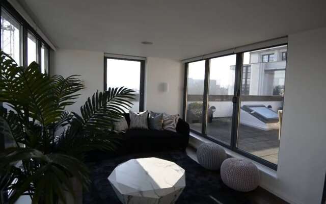 Spacius 3-bed Apartment in Kensington, London
