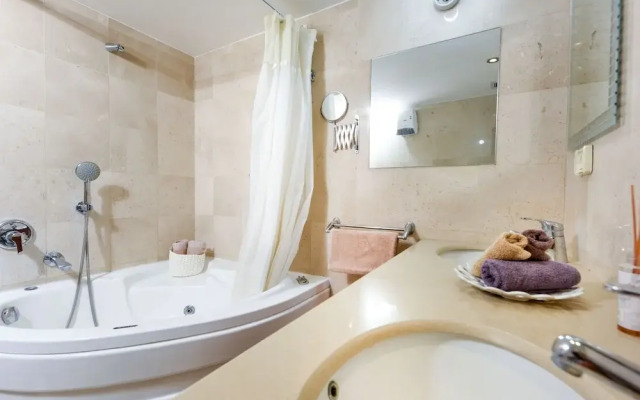 Deluxe 3 BD Marina Apartment in Herzylia