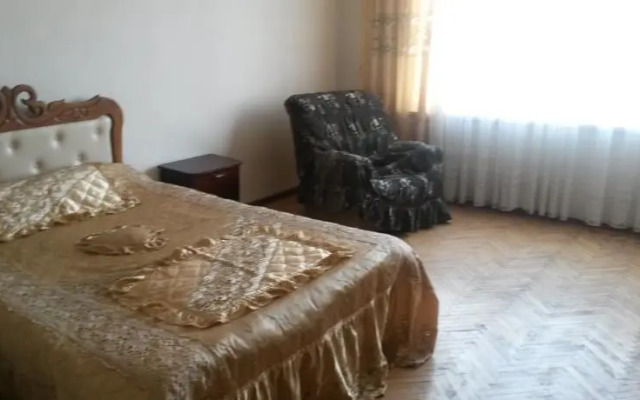 Big House Small Price