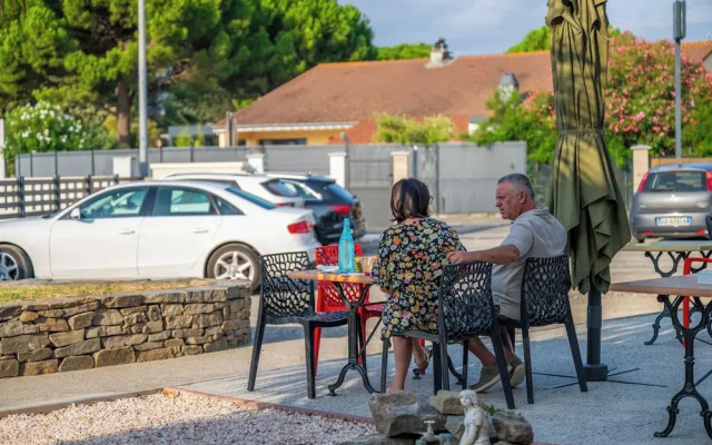 Hôtel L'Etoile - Airport - A61