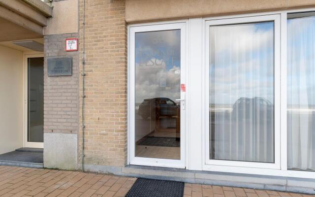 Snug apartment in Blankenberge with sea-views