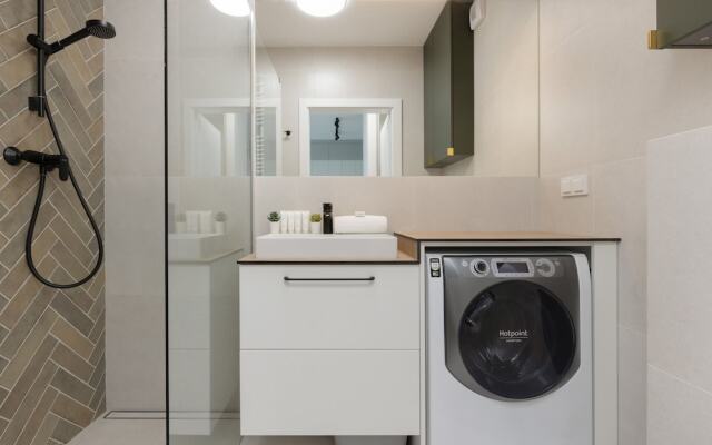 Bright & Modern Apartment by Renters