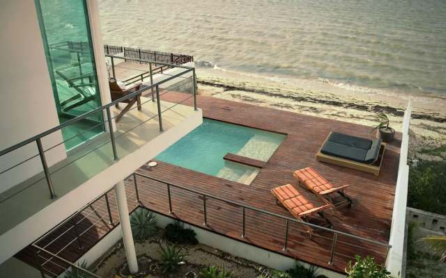 Beachfront Upscale House in Telchac