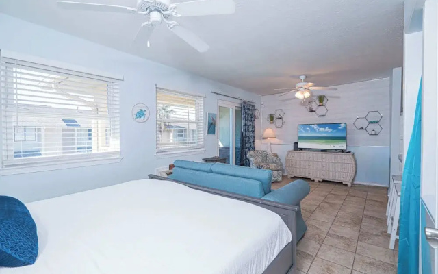 The Turtle Nest Resort Condo w/ Pool!