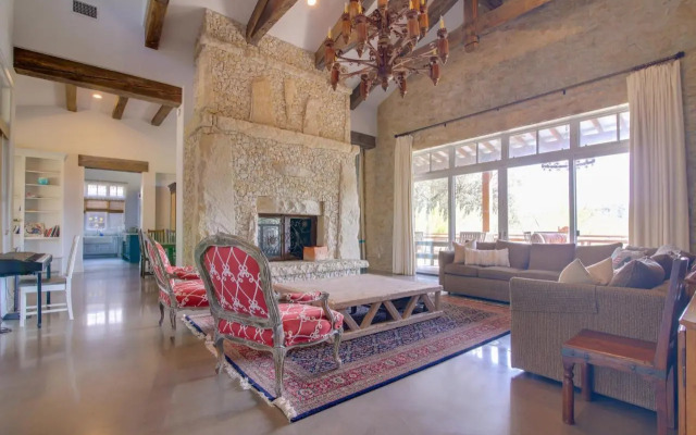 Pool & Covered Patios: Sprawling Austin Estate!