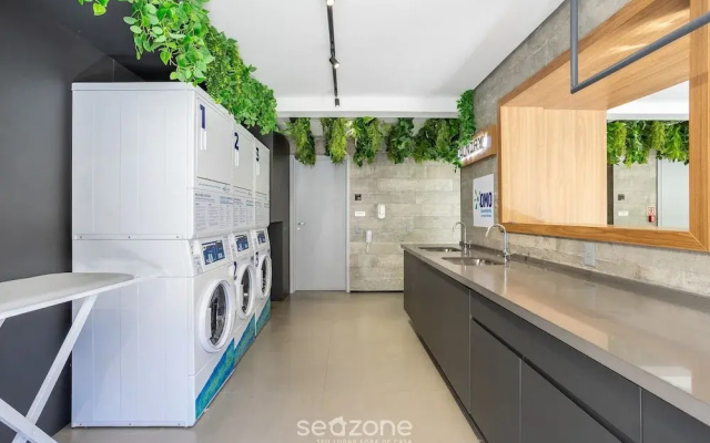 Studio w/ Balcony and 290m From the Subway Oln1702