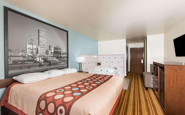 Super 8 by Wyndham Claremore OK