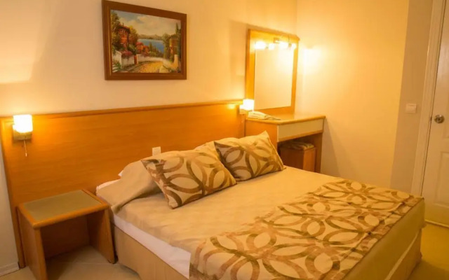 Royal Palm Beach Hotel