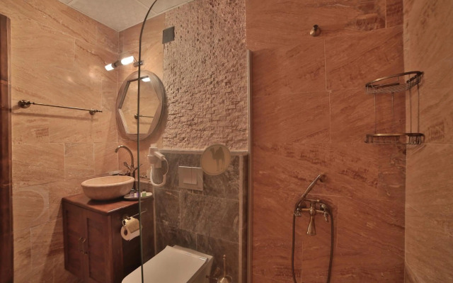 Caravanserai Inn Hotel